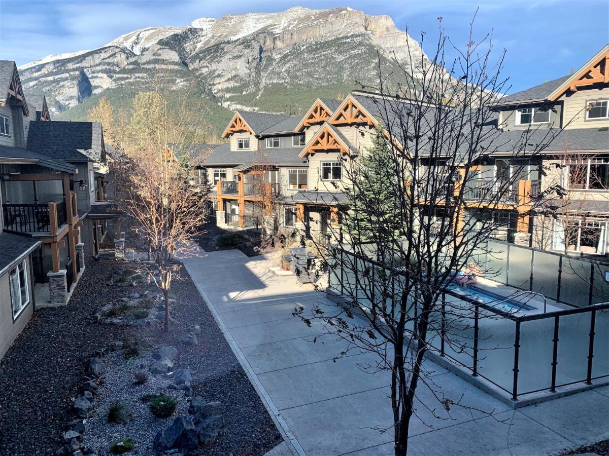 Fenwick Vacation Rentals - Scenic 1 Bedroom Plus Den, Pet Friendly Dead Mans Flats Exterior photo